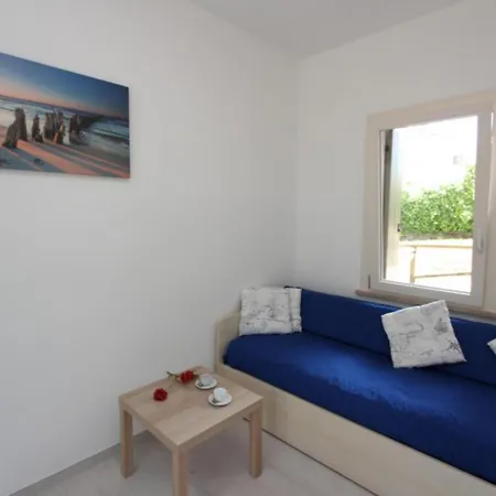 アパート With Private Garden ビビオーネ