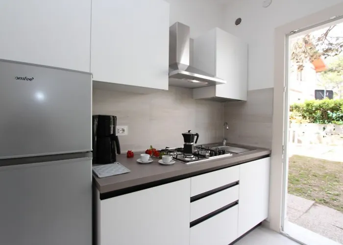 With Private Garden アパート