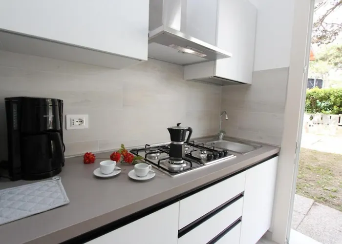 With Private Garden شقة